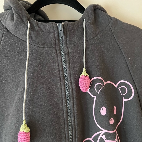 Oversized Hoodie with Bear ears and strawberry strings - Picture 3 of 5